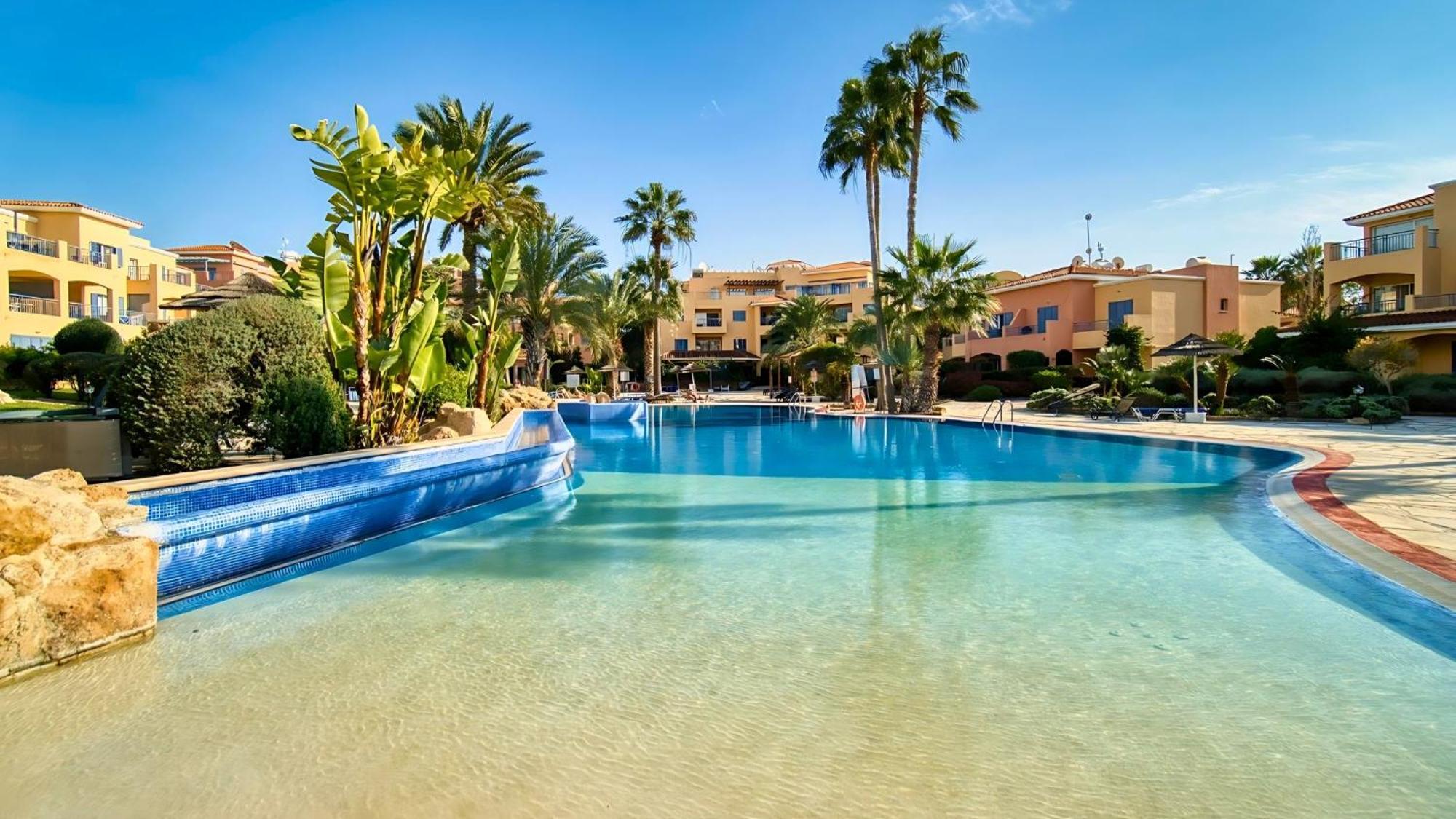 Holiday In Paphos, Prime Location Resort Pools, Jacuzzis, Harbor & 300M To The Beach Exterior foto